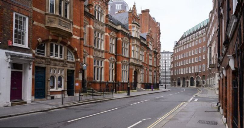 La alta tasa de contagios provocada por la nueva variante en Reino Unido motivo la implementación de una nueva cuarentena.