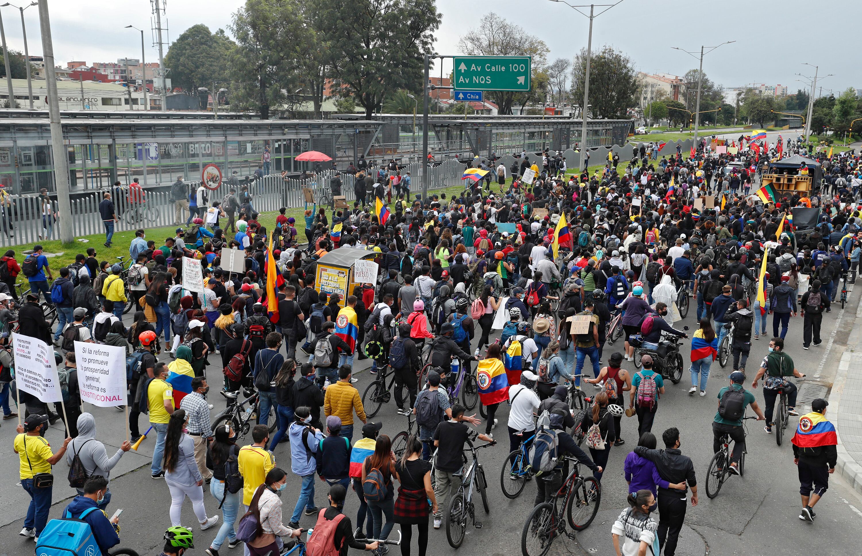 Paro Nacional en contra de la Reforma Tributaria
Bloqueos via transmilenio marcha
Bogotá abril 28 del 2021
Foto Guillermo Torres Reina / Semana