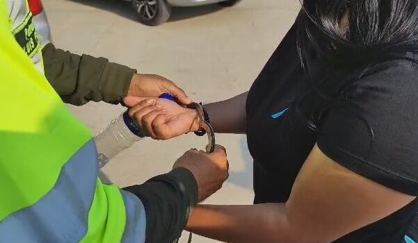 Capturan a mujer que transportaba 26 kilos de marihuana en un bus de servicio público