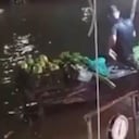 Zona del mercado de granos en el centro de Barranquilla inundada tras las lluvias de esta madrugada.