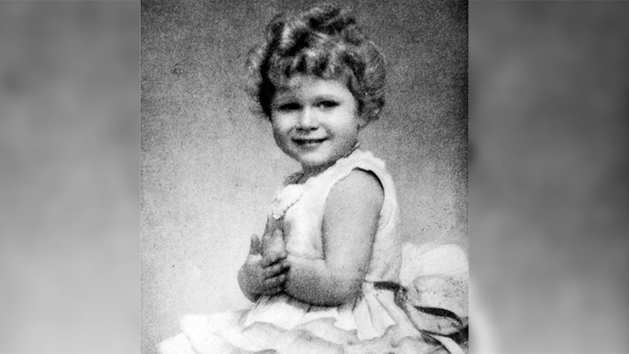 Isabel Alexandra Mary de York, en 1928. Al nacer recibió tres toneladas de regalos de Australia y Nueva Zelanda.