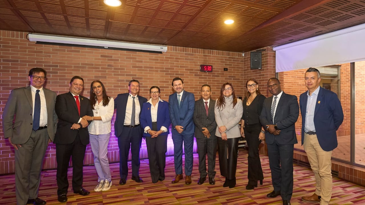 Los sindicatos firmantes fueron Asonal Judicial, Sindicato de Industria, Asonal Judicial, UniserCTI, Sintrafiscalía, Sintrafisgeneral y Unitraj.