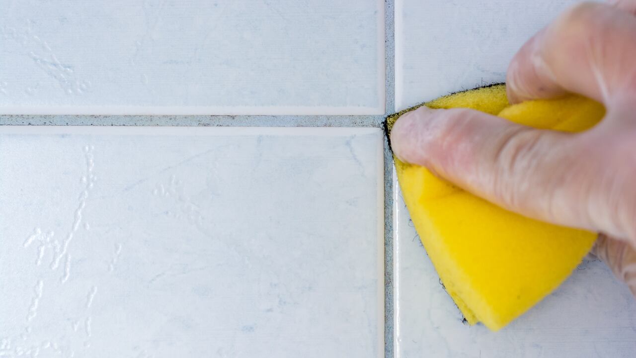 La limpieza de las baldosas es clave para que las juntas de las mismas no se percudan.