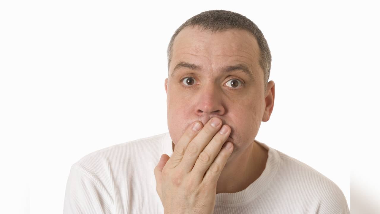 El mareo puede generar vómito, sudor y dolor de cabeza. Foto: Getty images.