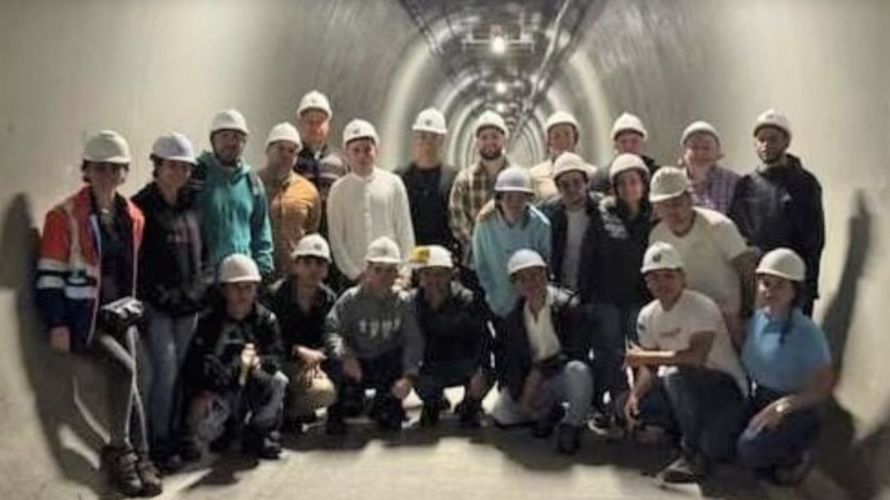 Estudiantes y profesores de la Corporación Universitaria Empresarial Alexander Von Humboldt que iban en el bus accidentado.