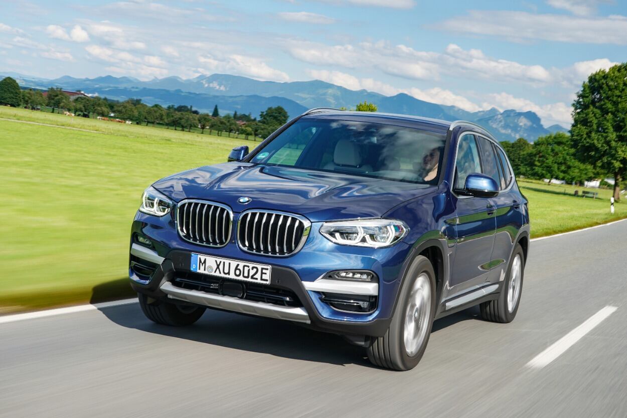 Con la BMW X3 xDrive30e, los amantes de las camionetas medianas de lujo encuentran la mejor compañera para los viajes.