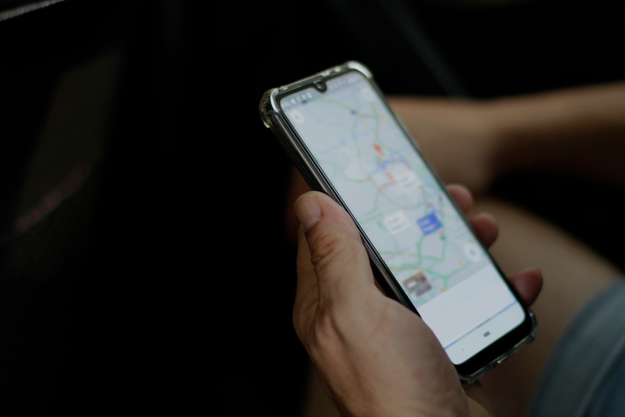 Gracias a Google, los viajeros pueden ofrecer tranquilidad a sus seres queridos al compartir su ubicación en vivo.