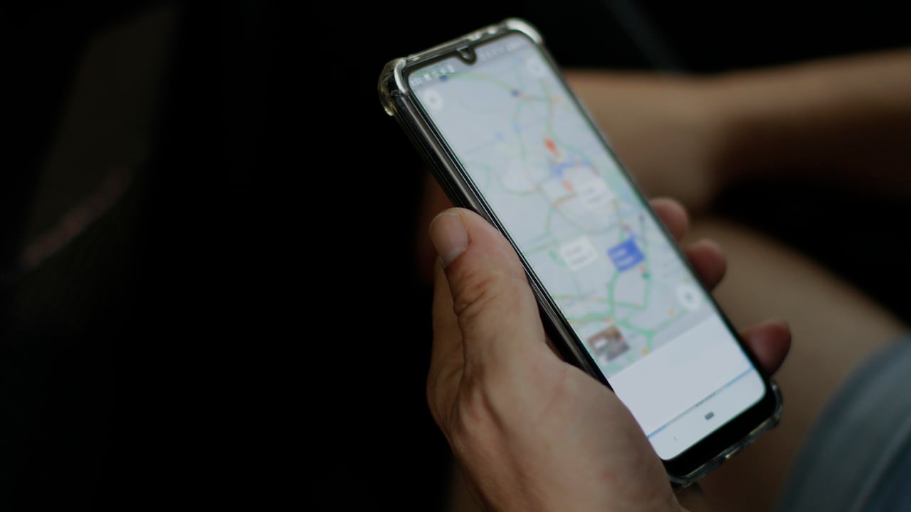 La opción de compartir ubicación en Google Maps brinda mayor seguridad al mantener a los familiares informados mientras se viaja.
