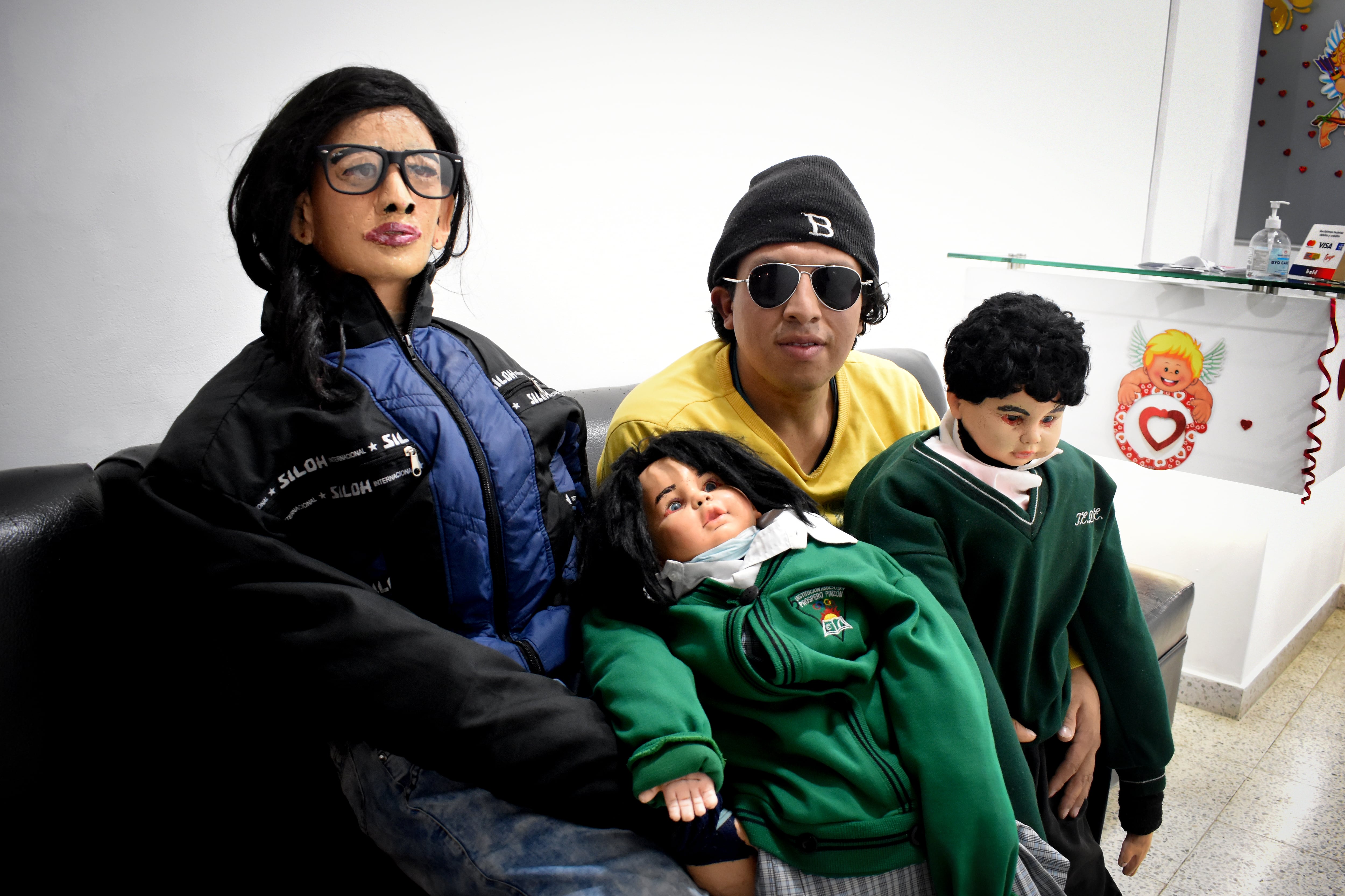 CRISTIAN MONTENEGRO Y SU FAMILIA DE TRAPO