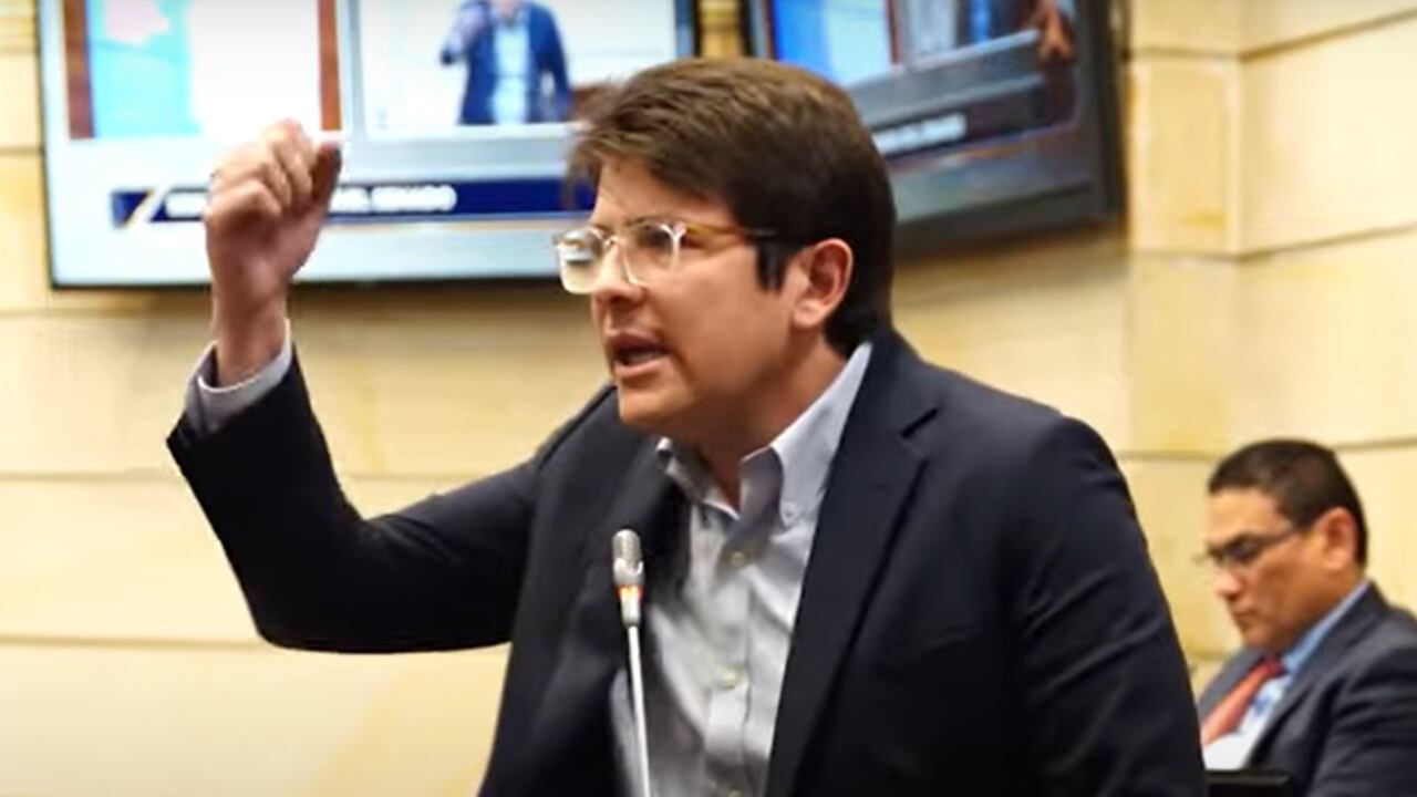 El legislador es uno de los más críticos con el actuar del Gobierno nacional en sus reformas y proyectos. Foto: @MiguelUribeT