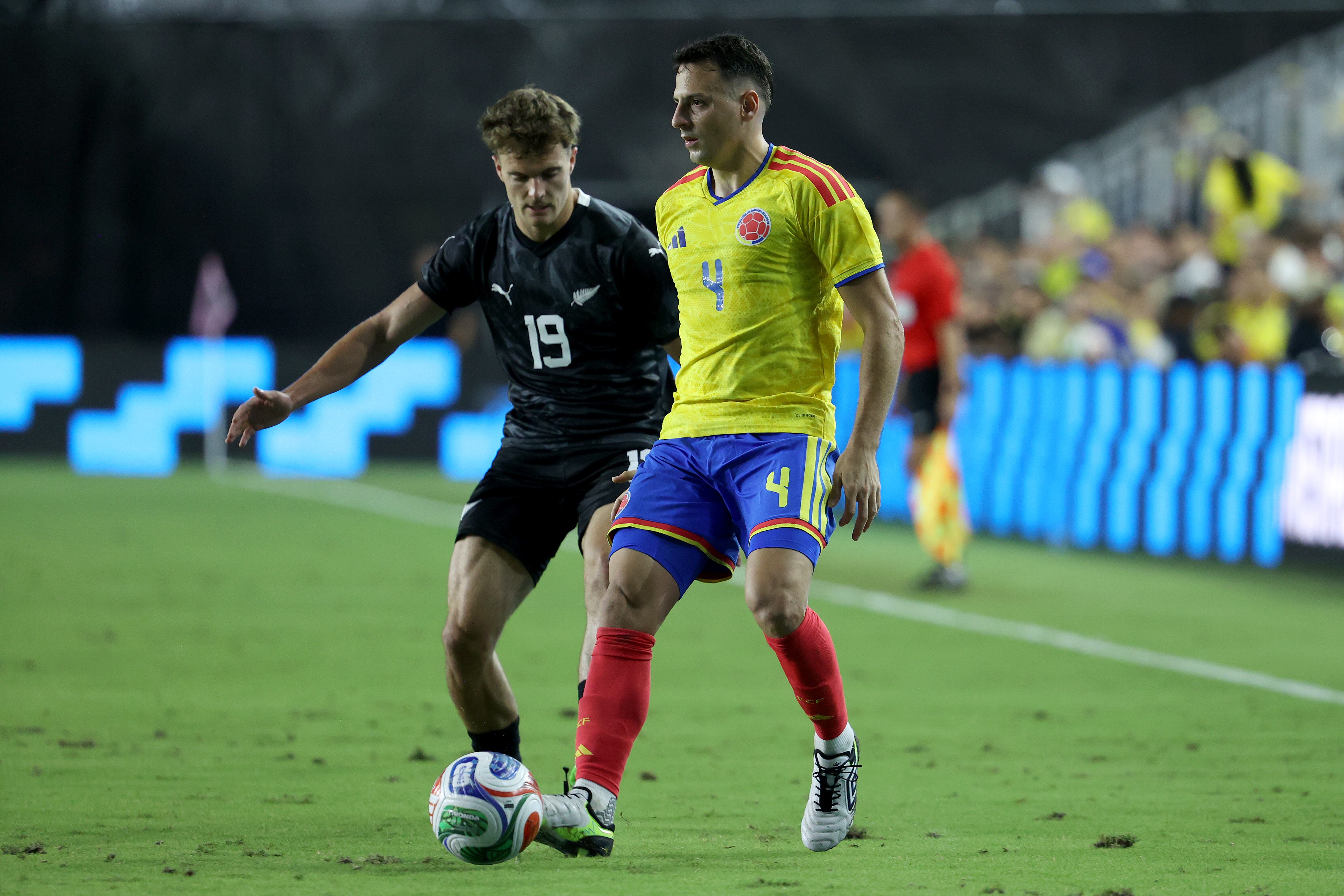 Santiago Arias volvería a ser titular con Selección Colombia, ahora ante Australia, tras la desconvocatoria de Daniel Muñoz.