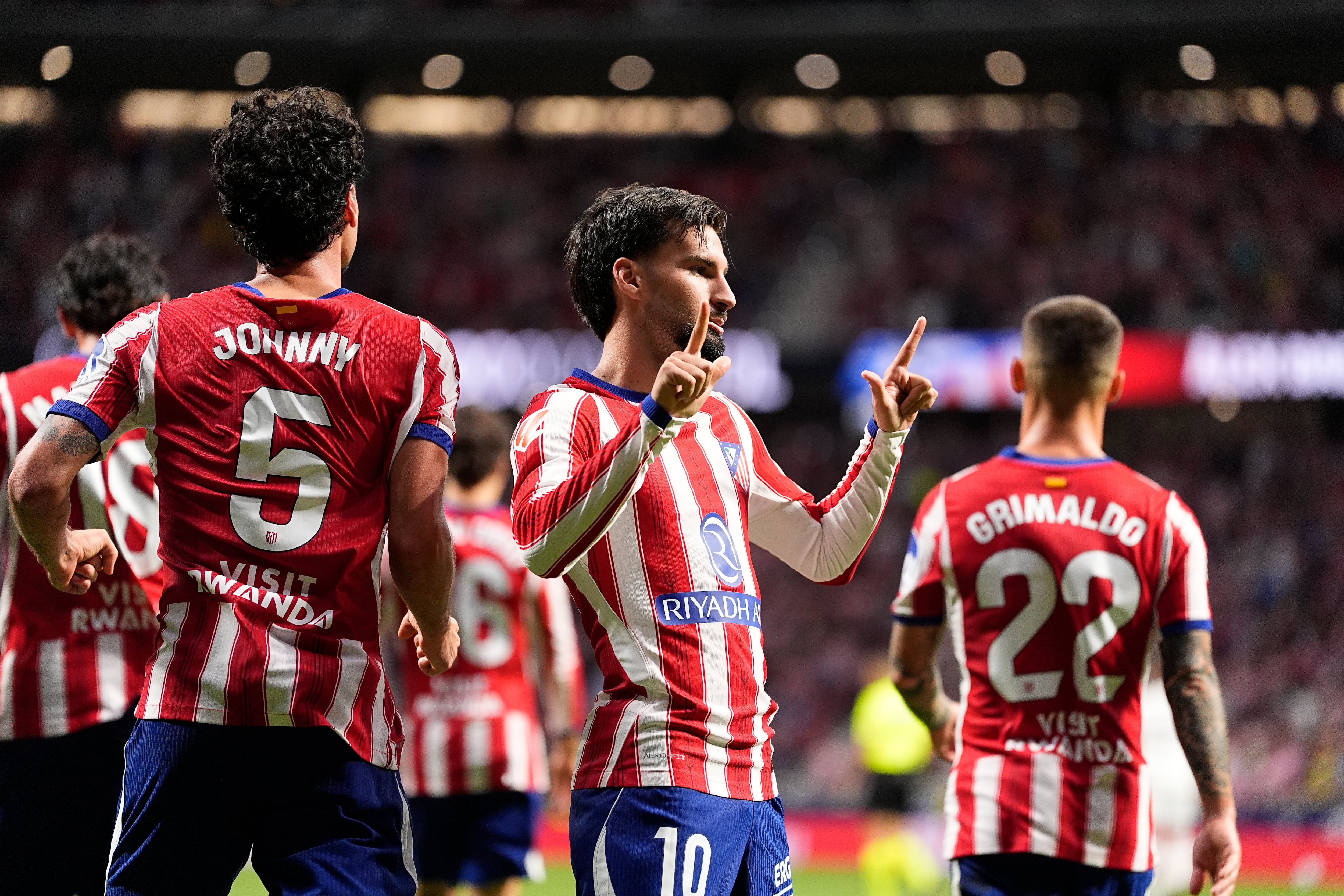 Alex Baena celebra un gol con el Atlético de Madrid
