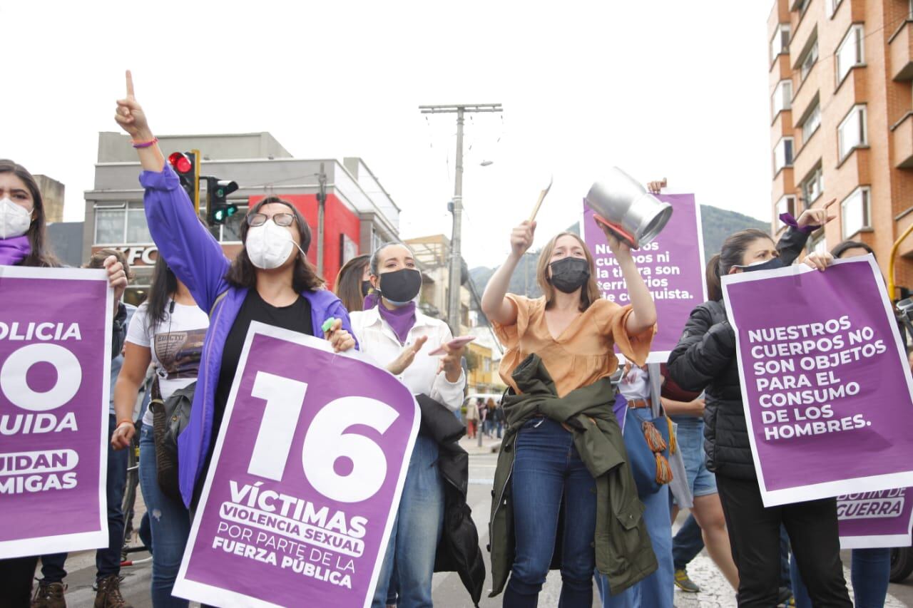 Paro Nacional planton en contra de la violencia sexual policial en el CAI del Park Way