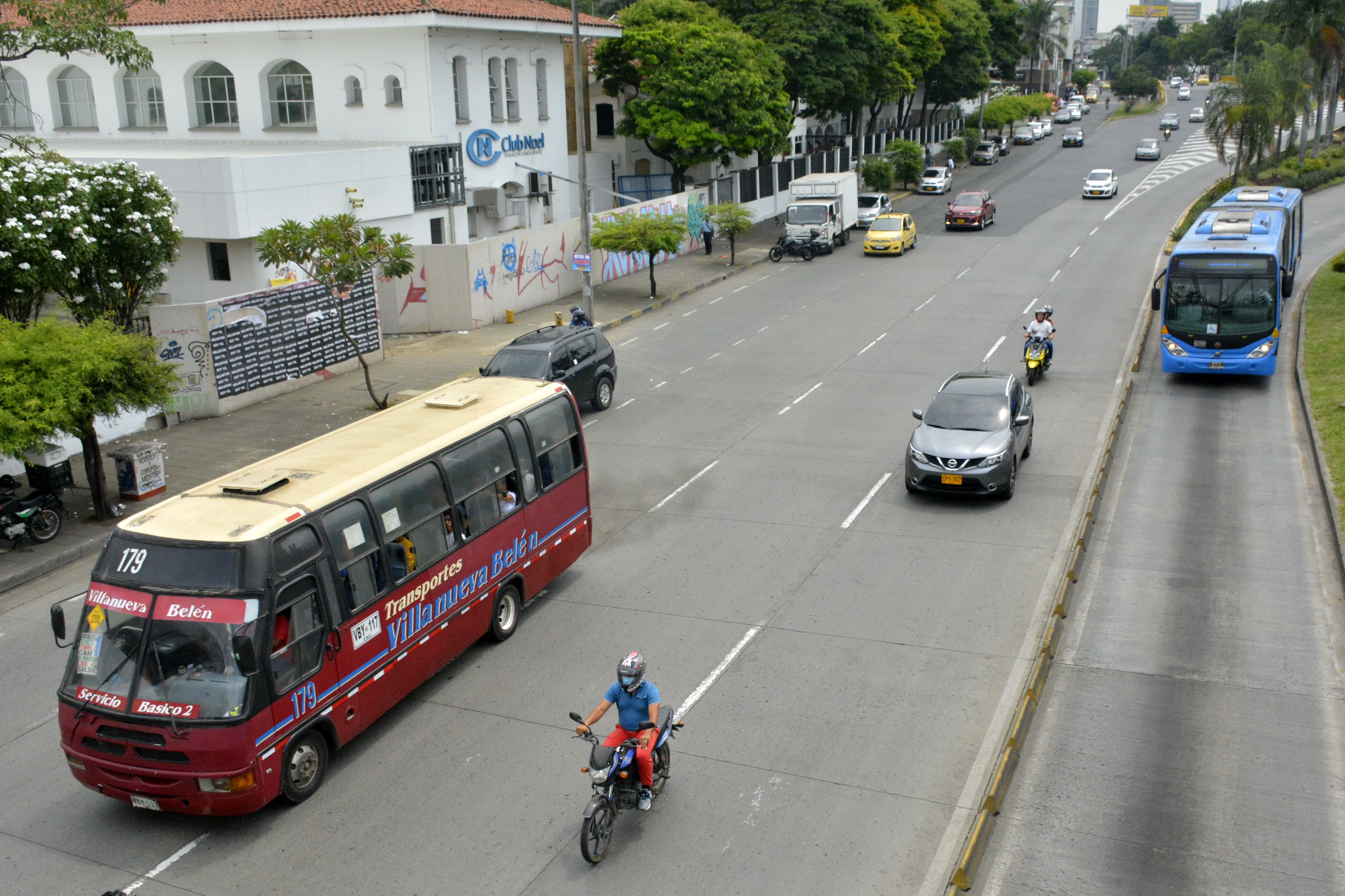 La Actualización del Plan de Movilidad de Cali, Pimu, a través de un decreto que ha tenido poca socialización de la Alcaldía, revivió entre los ciudadanos, gremios, concejales y operadores del MÍO el temor del regreso del Transporte Público Colectivo, como hace 30 años. 16 de mayo de 2023. Foto Jorge Orozco / El País.