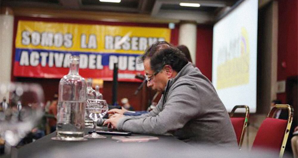 Gustavo Petro dijo que inmediatamente gane la Presidencia, se debe sacar un decreto de emergencia para enfrentar el hambre. "La fuerza pública debe cumplir un papel para llevar la comida de las cosechas de los campesinos a donde están las personas con hambre".  