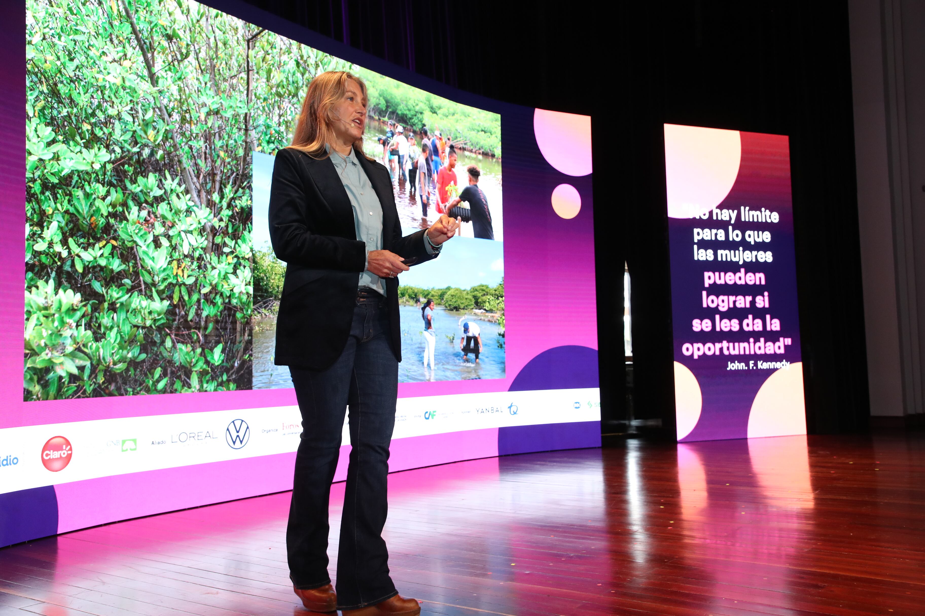 Sandra Bessudo Foto y perfil okrelease ok  Fundadora y directora ejecutiva de la Fundación Malpelo