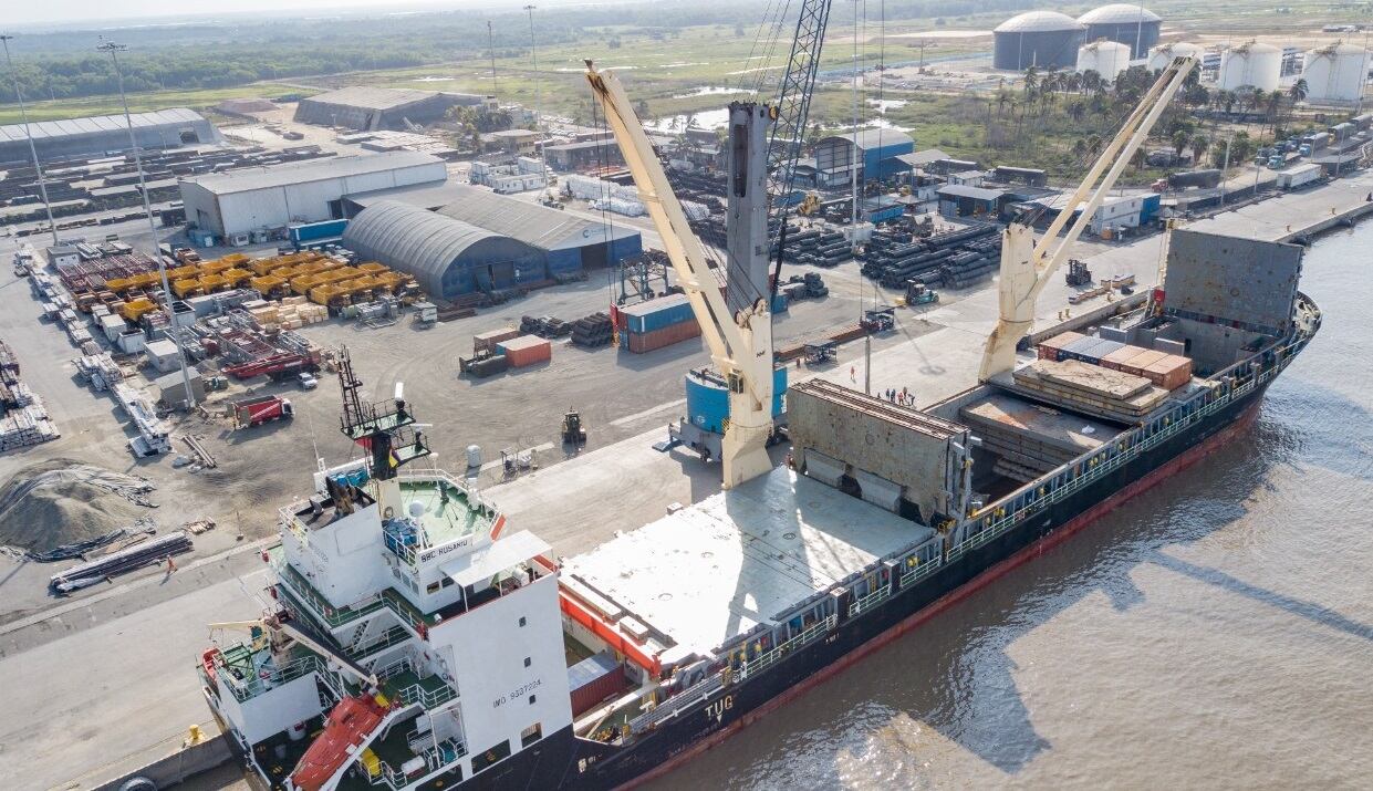 Estos 12 transformadores corresponden a la segunda fase de Hidroituango. Foto: EPM