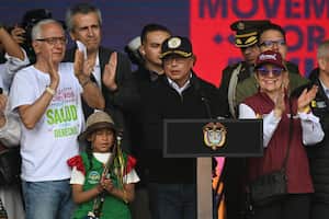 Colombian President Gustavo Petro delivers a speech during a rally in Bogota on September 27, 2023. More than 20,000 people demonstrated in the Colombian capital Bogot� on Wednesday in support of the policies of left-wing President Gustavo Petro and his government, according to official sources. (Photo by JUAN BARRETO / AFP)