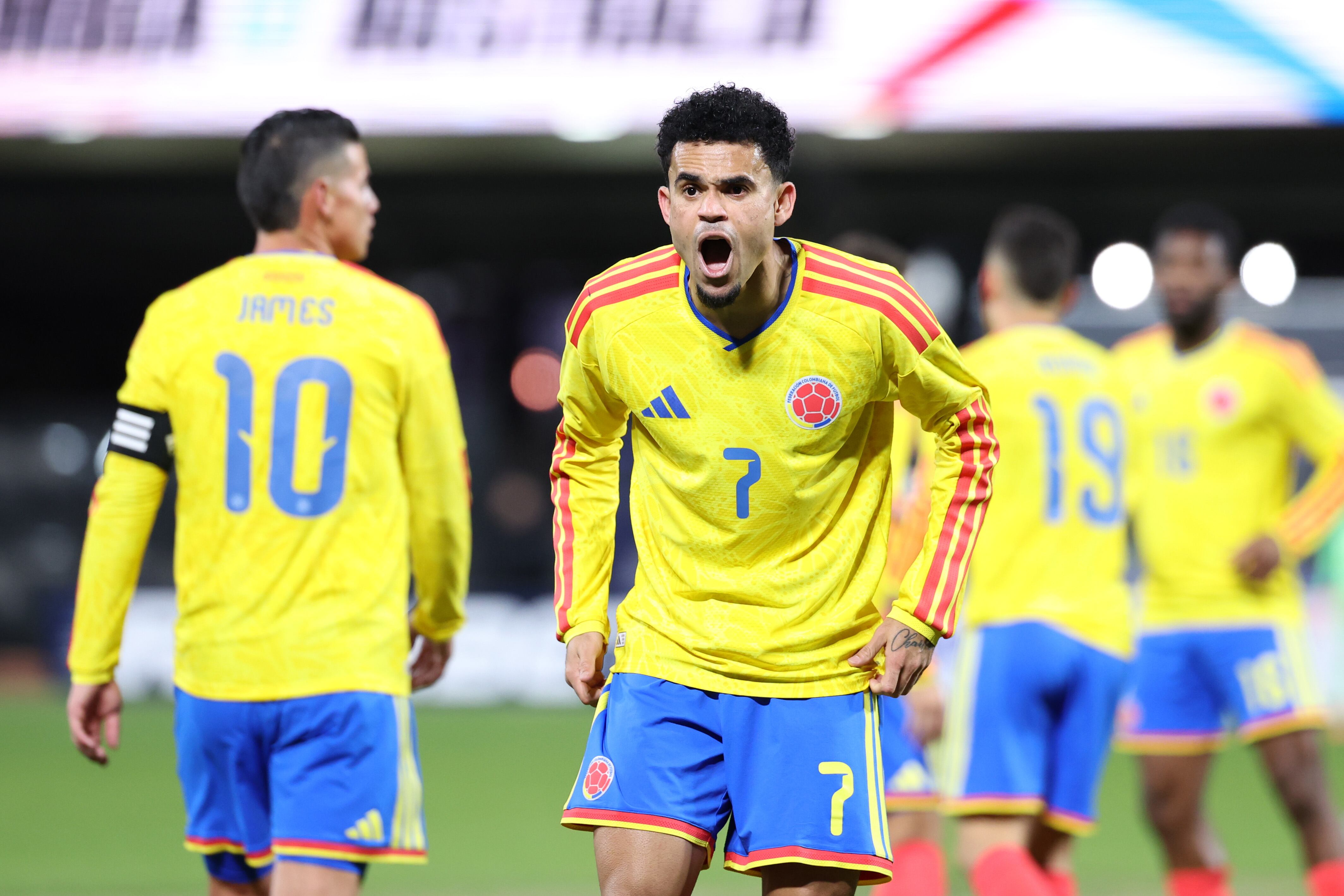 Luis Díaz celebra el segundo gol de Colombia ante Australia.