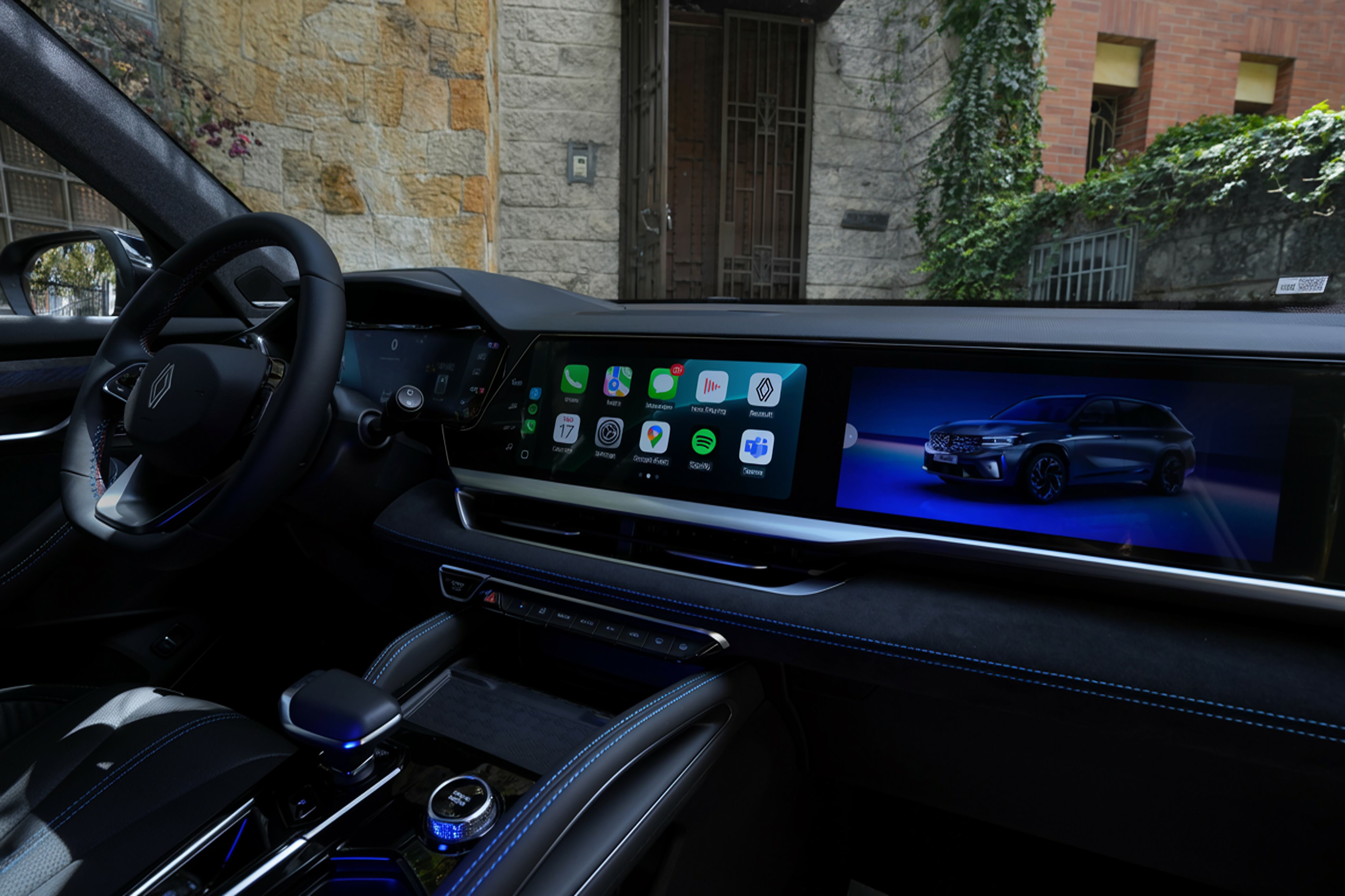 La nueva Renault Koleos Full Hybrid E-Tech se destaca por incorporar hasta 29 sistemas avanzados de asistencia al conductor (ADAS), diseñados para ofrecer una experiencia de conducción más segura, intuitiva y confiable.