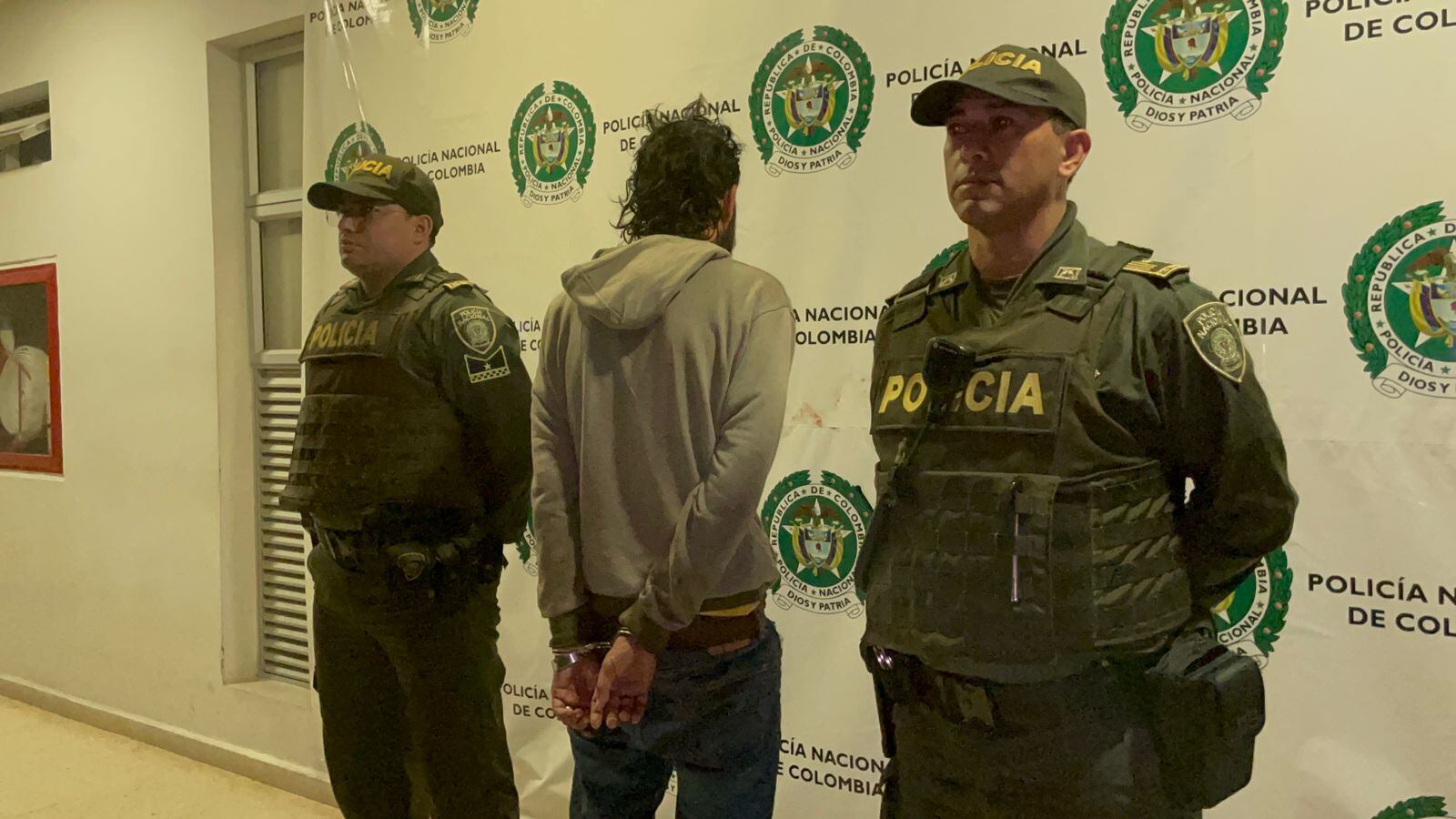 El agresor fue capturado en flagrancia por la Policía.