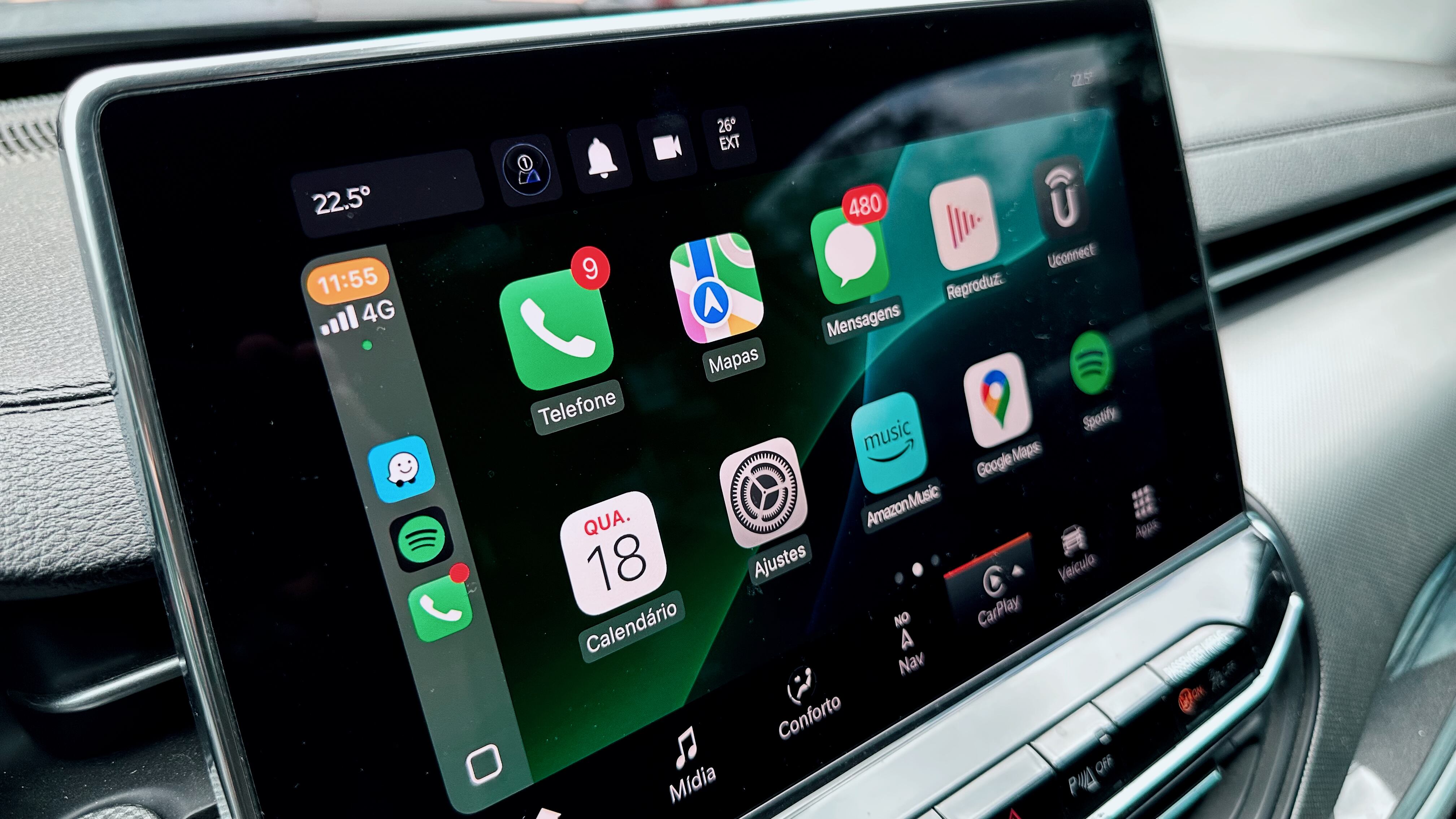 La nueva actualización de Apple CarPlay permite visualizar una tercera fila de íconos.