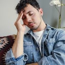 Hay que establecer en cada caso los factores disparadores de las cefaleas, en la alimentación o medio ambiente.