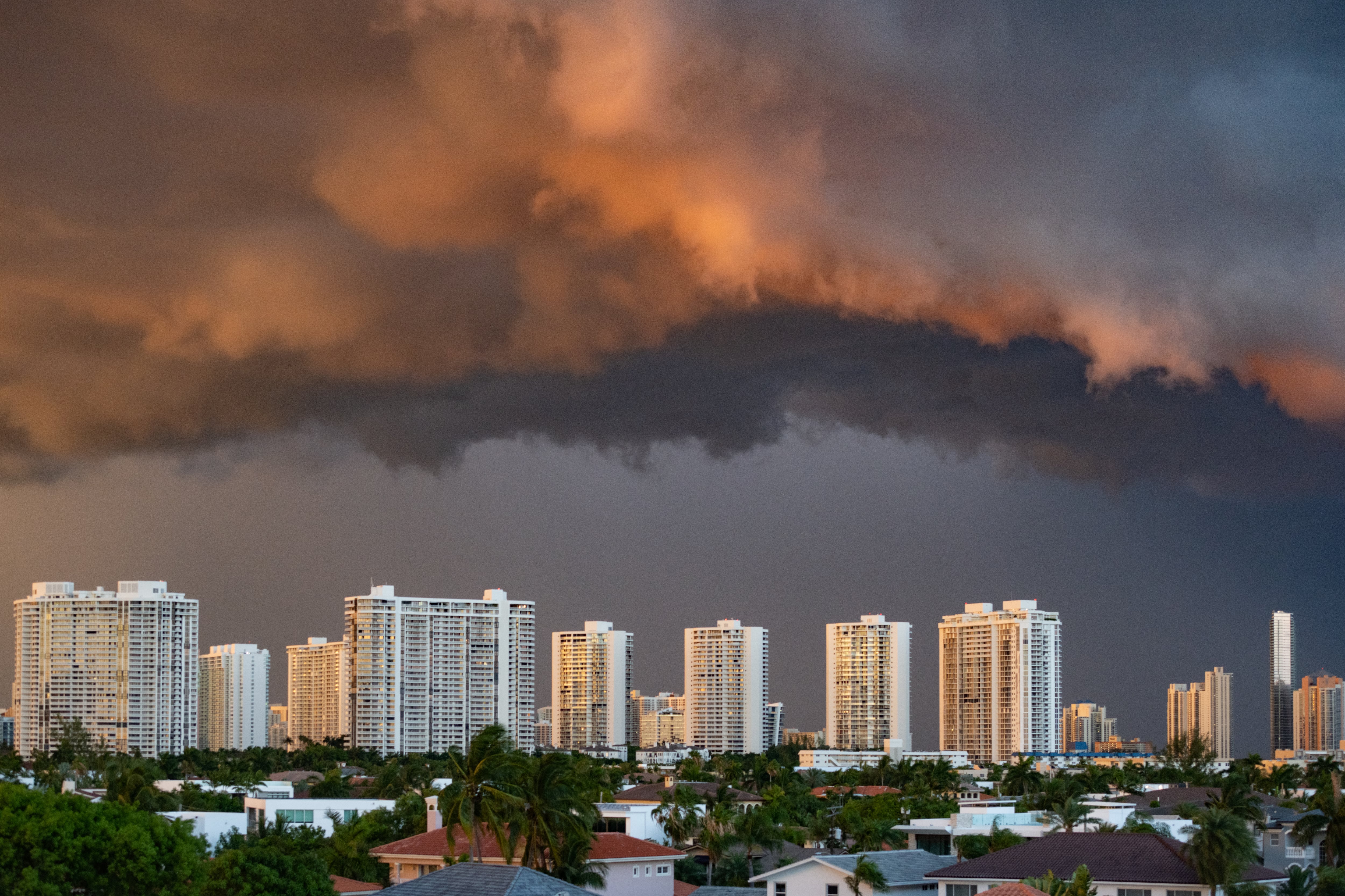 Las fuertes tormentas pueden ocasionar que se  suspendan varias de las actividades  al aire libre en ciudades como Miami.
