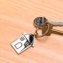 New home, house keys on deskMejores ciudades para mudarse en 2030, según la IA