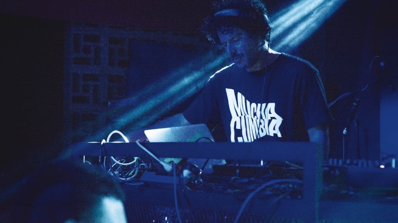 Con su proyecto Amantes del Futuro, el productor mexicano Ima Felini ha construido un universo sonoro en el que convergen algunas de las distintas vertientes de la cumbia con la influencia del ambient, el techno o el dub.