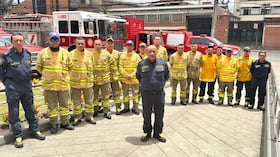Bogotá envía apoyo a Villa de Leyva para sofocar grave incendio en cerro San Marcos.
