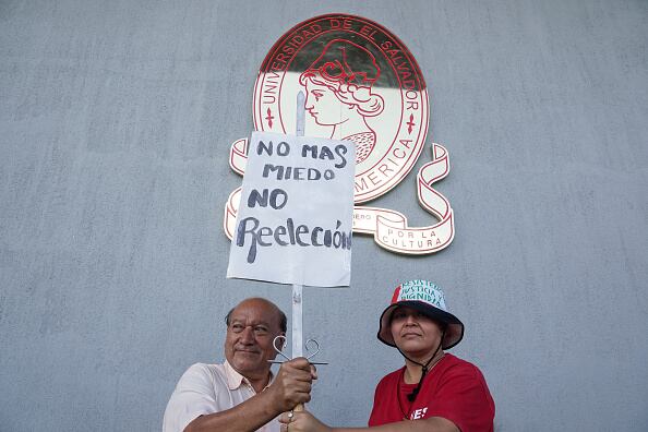Un total de 6,1 millones de salvadoreños están habilitados para participar en los comicios, entre ellos miles que viven en el exterior y que, en cumplimiento de una orden de la Corte Suprema de Justicia, podrán ejercer el derecho al voto y postularse a cargos públicos.