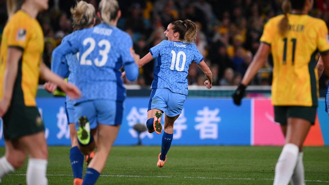England's midfielder #10 Ella Toone celebrates scoring her team's first goal during the Australia and New Zealand 2023 Women's World Cup semi-final football match between Australia and England at Stadium Australia in Sydney on August 16, 2023. (Photo by FRANCK FIFE / AFP)