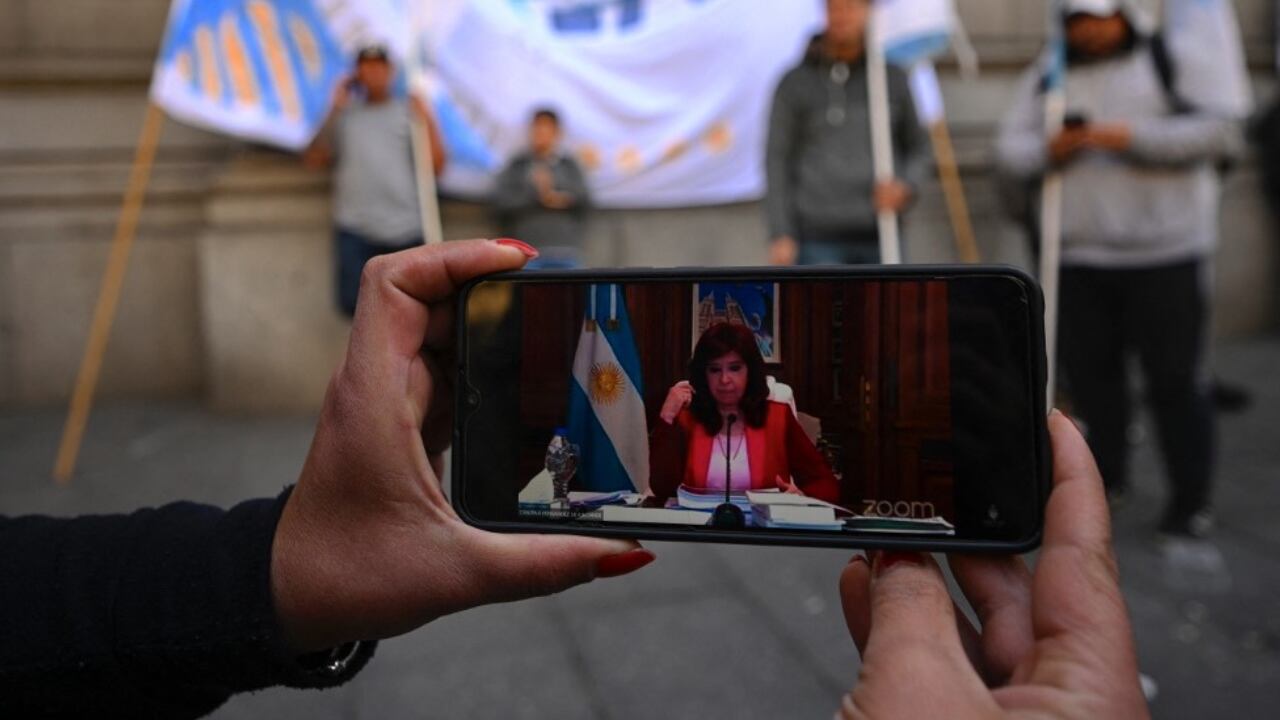 Cristina Kirchner da sus alegatos de manera virtual en uno de los casos de corrupción en los que está siendo investigada