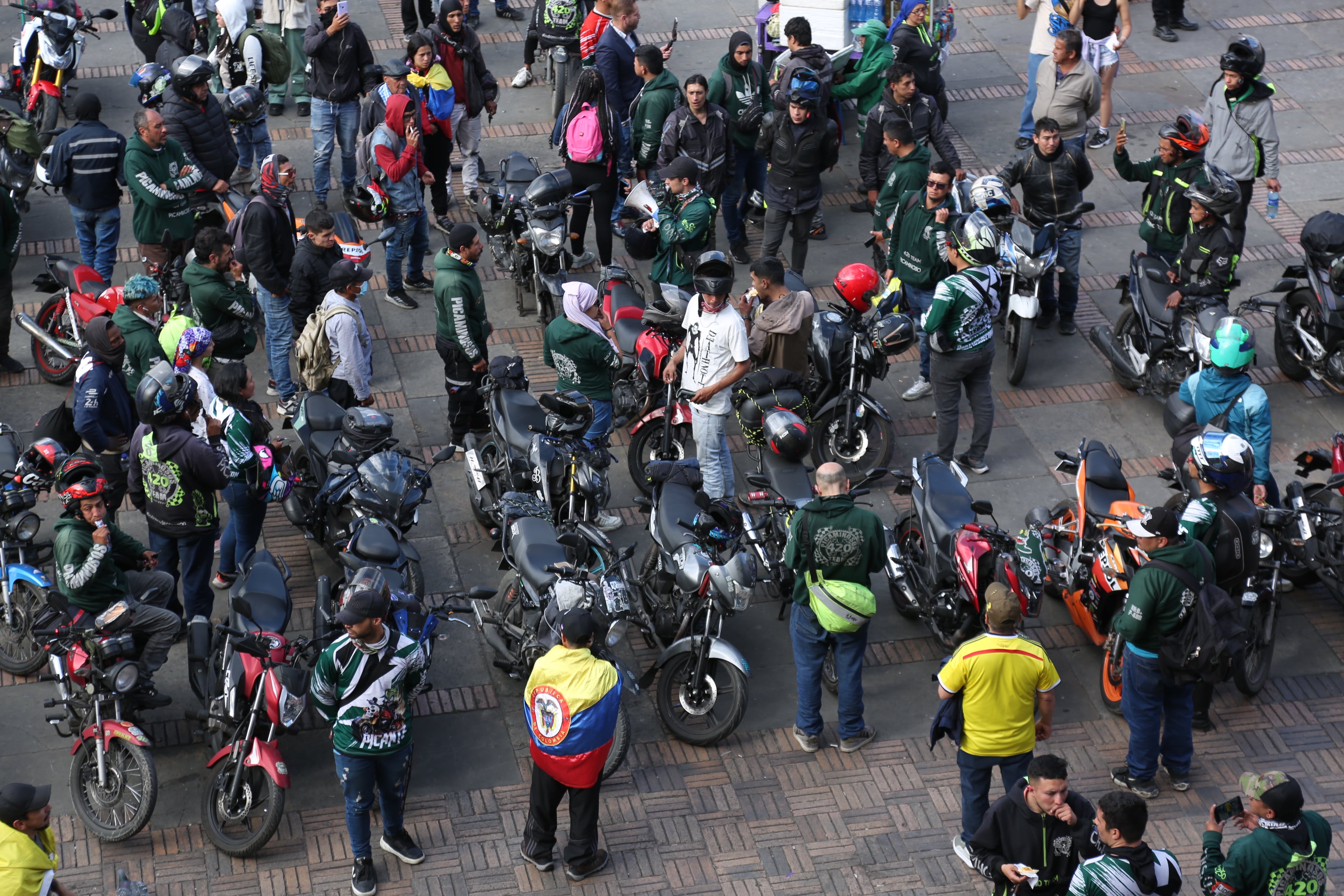 Protestas de transportes, camioneros y motociclistas 
En la plaza de Bolívar