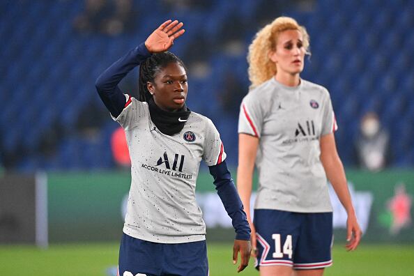 Aminata Diallo (izquierda) habría organizado la agresión a Kheira Hamraoui.