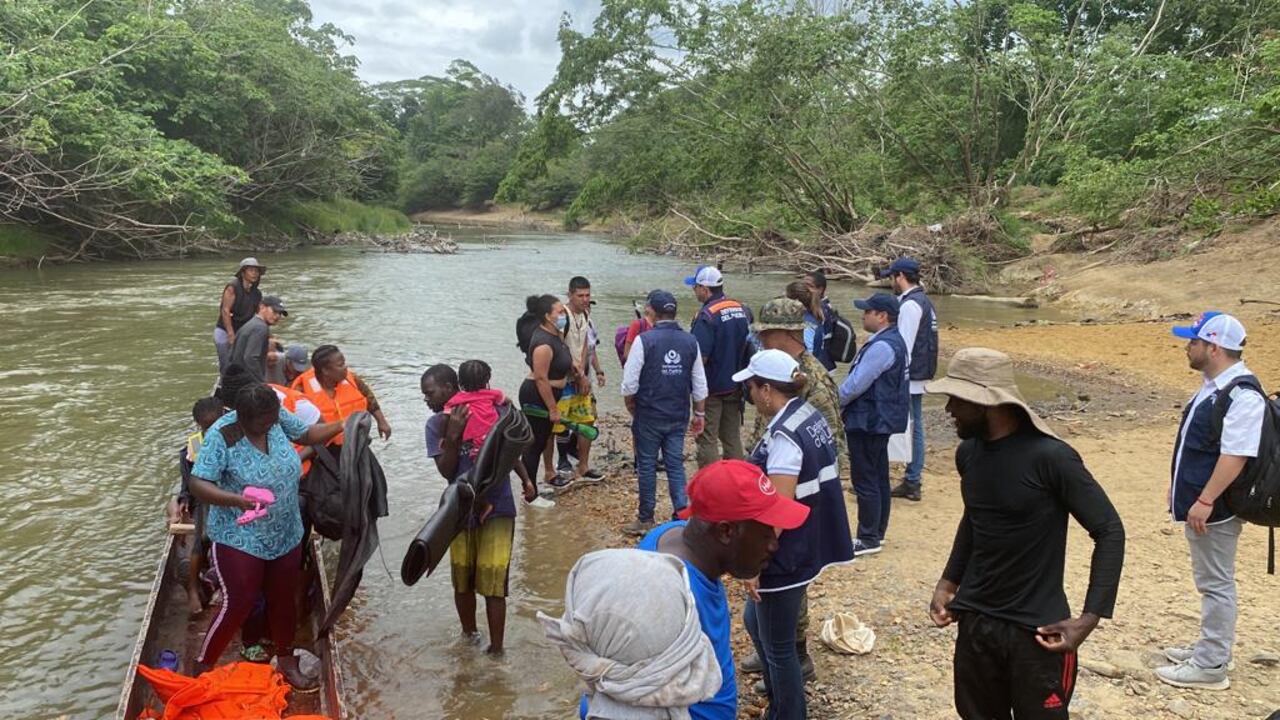 En lo que va de 2023, cerca de 98.000 migrantes han atravesado el Tapón del Darién, advierten las Defensorías del Pueblo de Panamá y Colombia