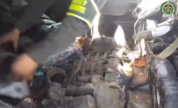 Captura e incautación de armas de fuego y elementos de intendencia del EMC de las FARC en una vía nacional