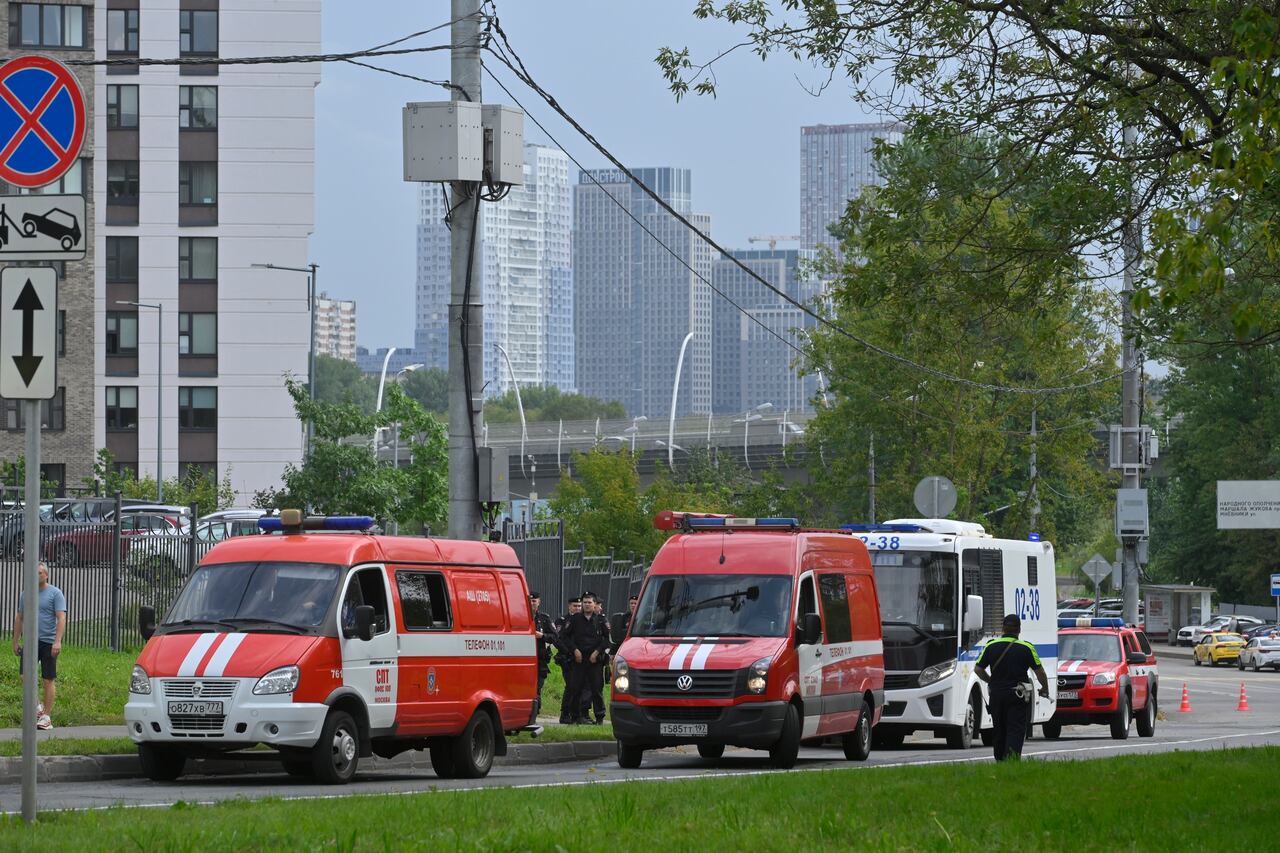 El misil que mató al niño cayó en una vivienda en la región de Ivano-Frankivsk, en el oeste de Ucrania, a unos 100 kilómetros (60 millas) de la frontera con Polonia, según la fiscalía general.