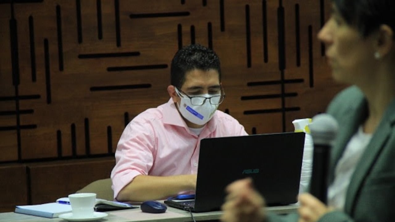 Empresas públicas deben entregar dotación.