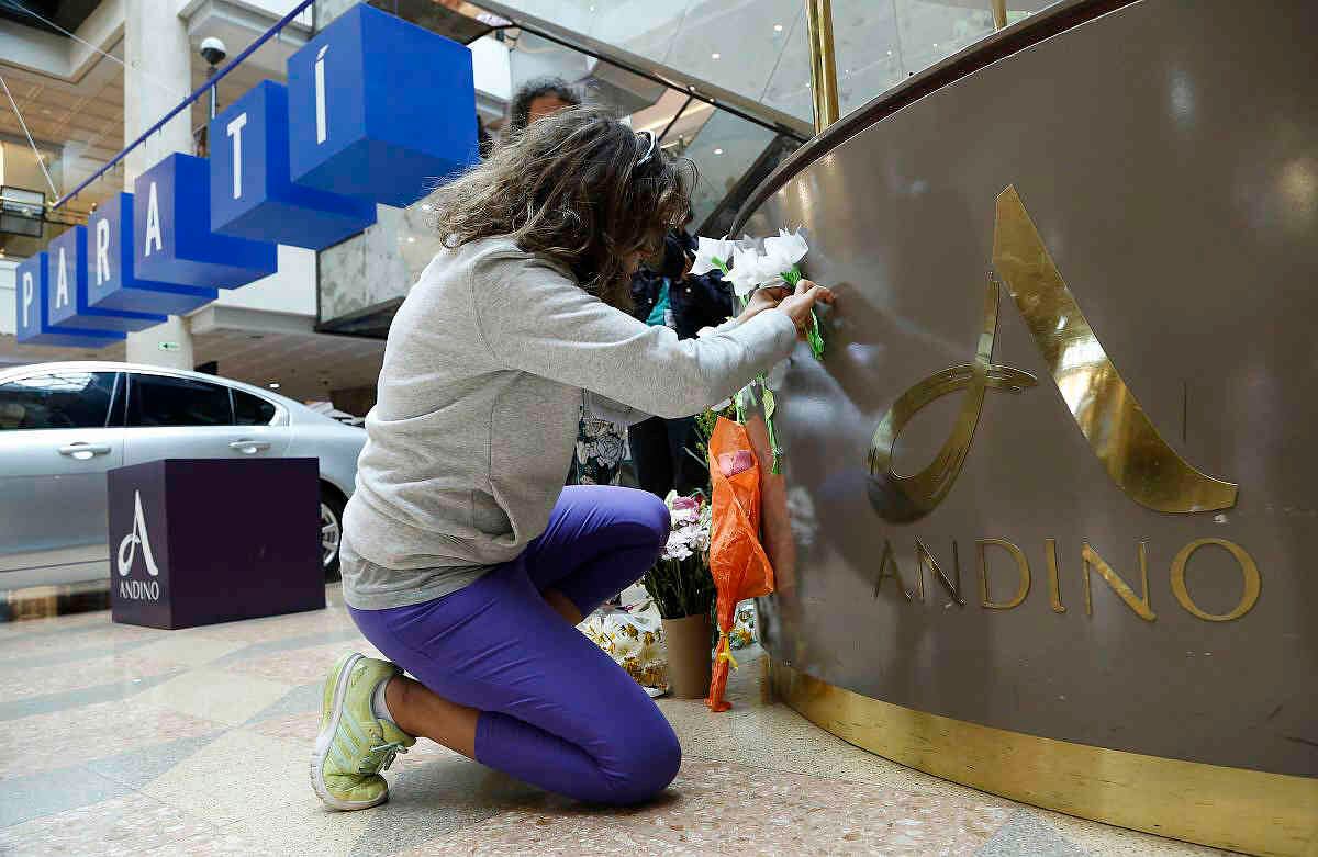 Tras el atentado terrorista perpetrado el mundo entero se ha solidarizado con Colombia. Presidentes latinoaméricanos han condenado los hechos. Enrique Peña Nieto, presidente de México, escribió: “México condena enérgicamente el acto de violencia cometido en Bogotá. Nuestra solidaridad con los familiares de las víctimas y los heridos”. Fotografía: Guillermo Torres/ SEMANA