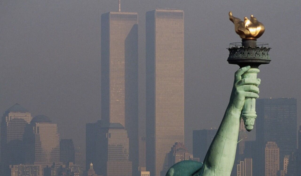 Las Torres Gemelas vistas desde la Estatua de la Libertad