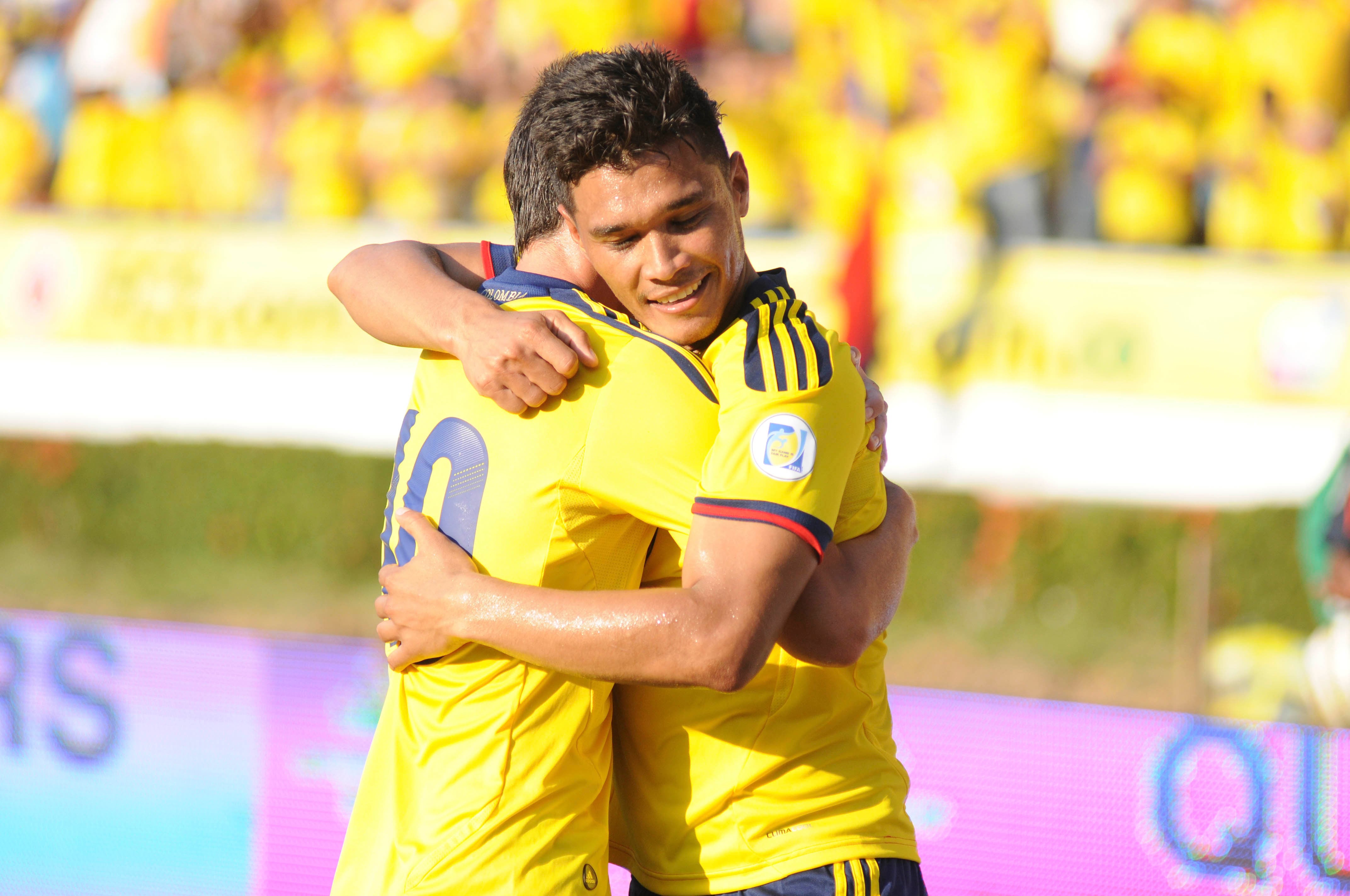 BARRANQUILLA, COLOMBIA - SEPTEMBER 07: Teofilo Gutierrez and James Rodriguez of Colombia celebrate a goal during a match between Colombia and Uruguay as part of the South American Qualifiers for the FIFA Brazil 2014 World Cup at the Estadio Metropolitano Roberto Meléndez on September 07, 2012 in Barranquilla, Colombia. (Photo by Jose Manuel Pedraza/LatinContent via Getty Images)