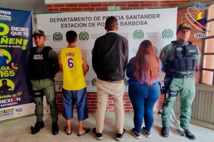 Deberán responder por el delito de extorsión.