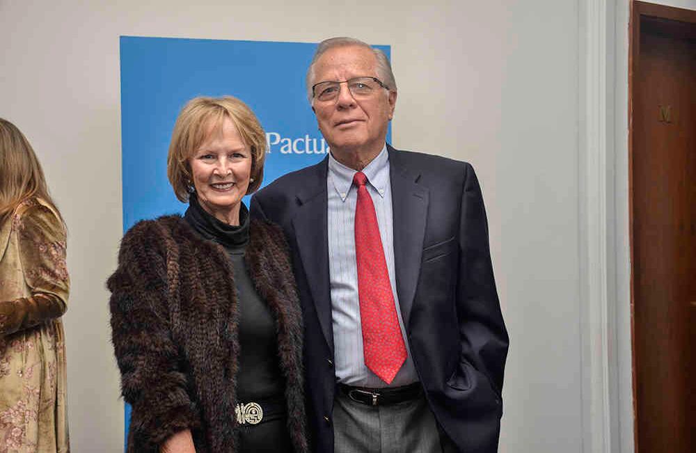 Carol de Gutiérrez y Juan Pablo Gutiérrez.