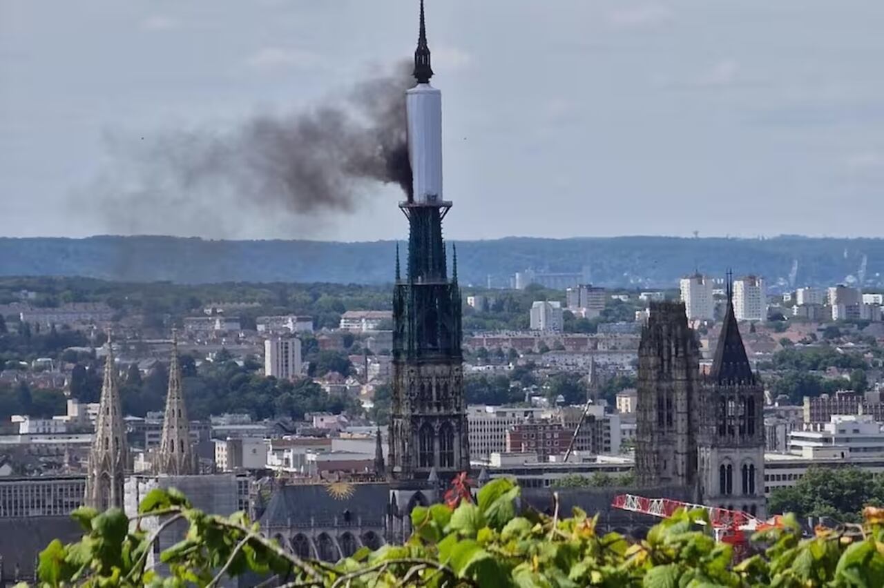 Incendio en la Catedral de Notre-Dame de Rouen.