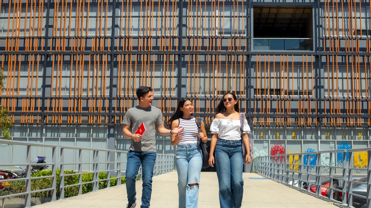 A través de la unidad de empleabilidad se tienden puentes de comunicación entre los egresados y los empresarios, lo cual propicia un mayor nivel de contrataciones.