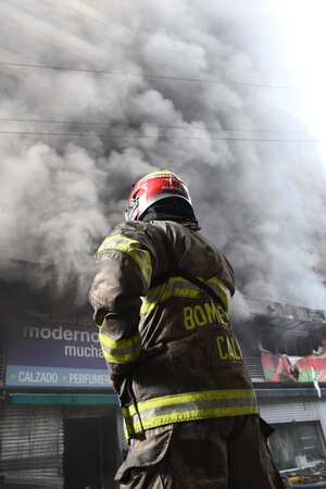Incendio en el centro comercial el tesoro en Cali