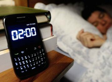 Enemigos del sueño: celulares y computadoras.