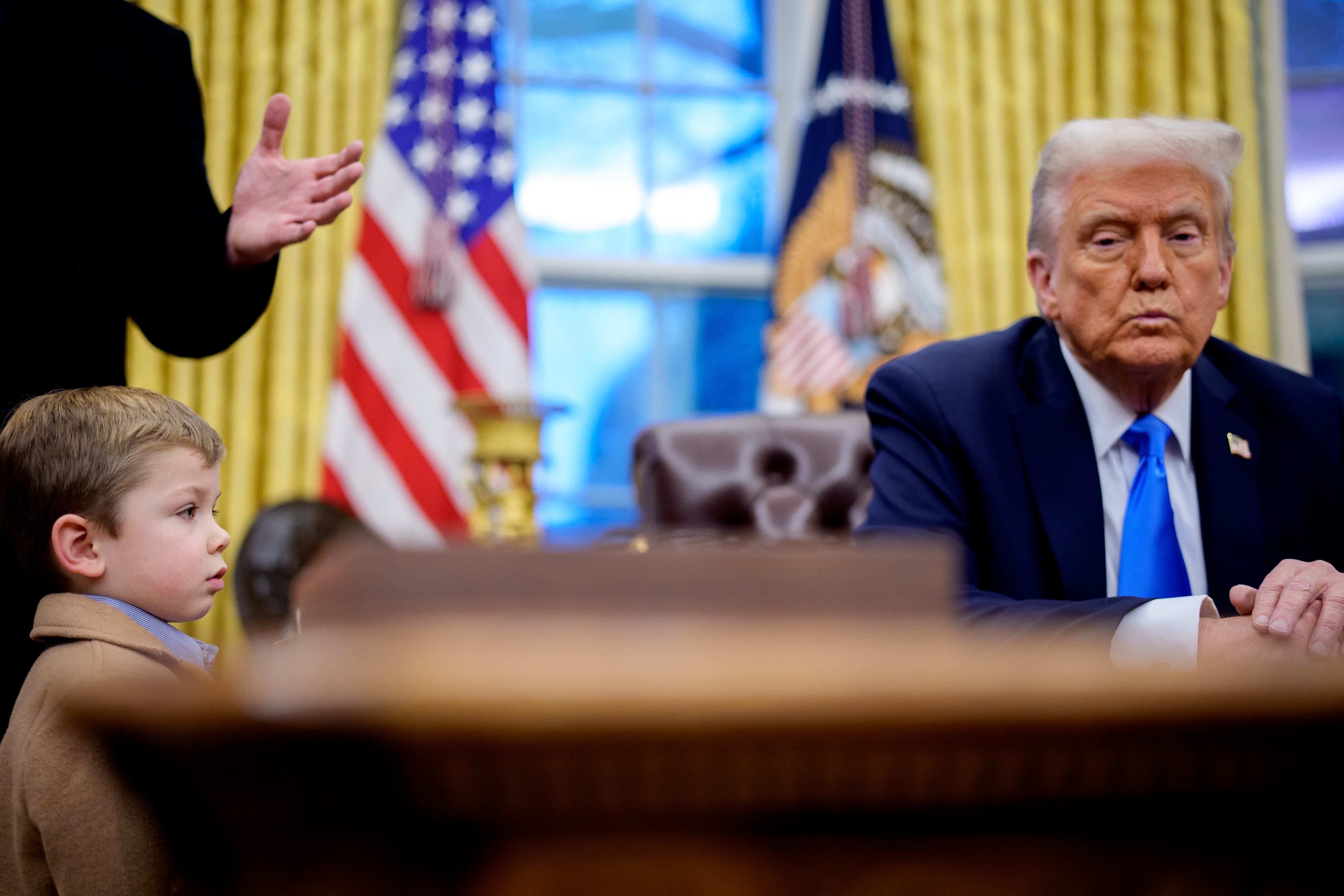 Elon Musk junto a su hijo X y Donald Trump.